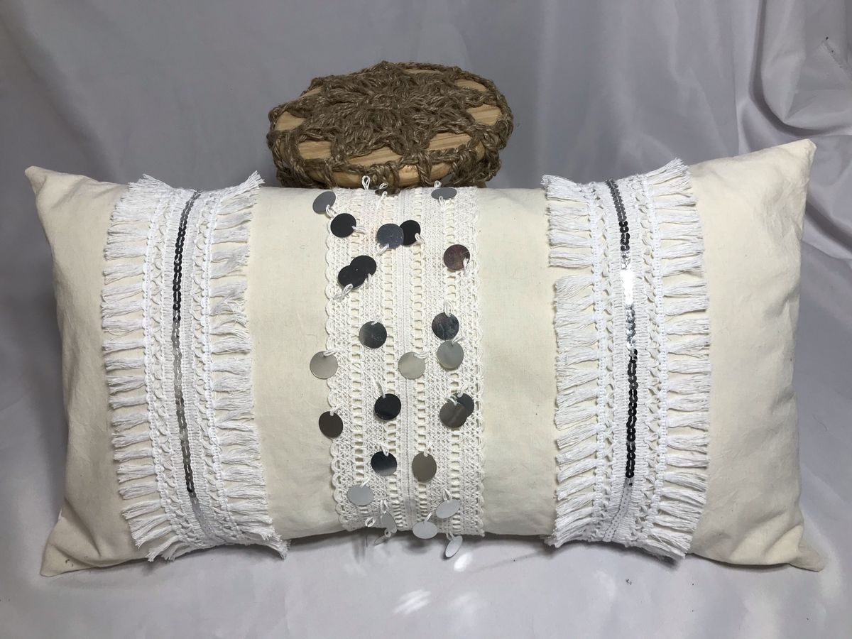 ALMOHADA CON FUNDA DECORADA